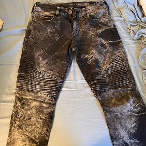 Men’s True Religion Geno denim jeans.